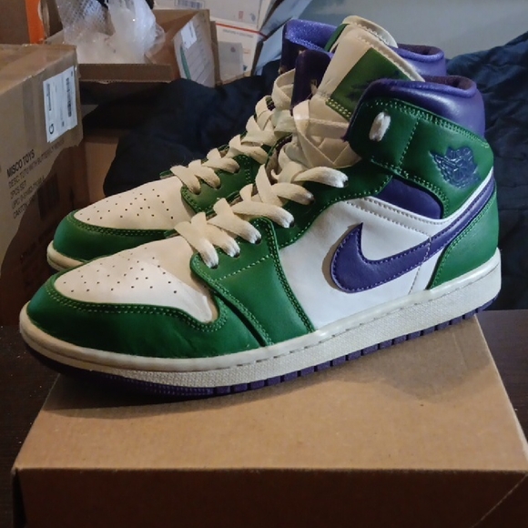 Jordan 1 Mid Rare Incredible Hulk Mens 8 Womens 9.5 EUC - Picture 2 of 9
